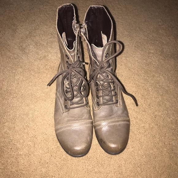 🌟STEVE MADDEN COMBAT BOOTS🌟 - Picture 2 of 5